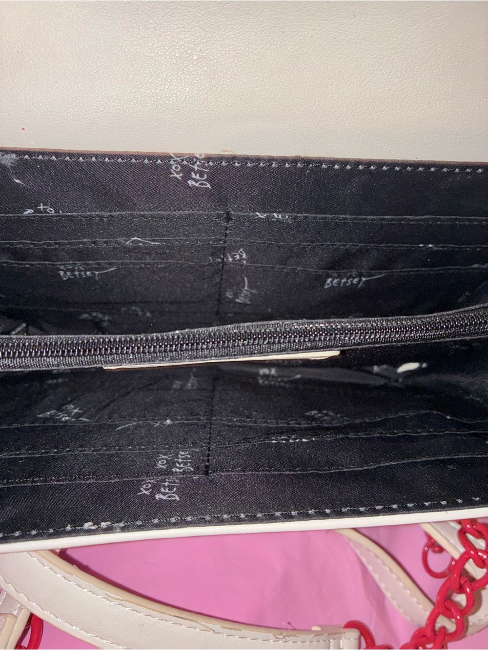Betsey Johnson White Newspaper-Print Crossbody Bag with Pink Tag and Red Chain - Picture 6 of 6